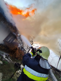 Nádfedeles lakóház tetőszerkezete égett Lajosmizsén_7