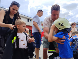 Gyerekforgatag a tűzoltóságokon