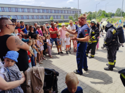 Gyerekforgatag a tűzoltóságokon