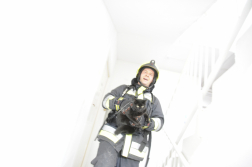 A kiégett lakás fölötti lakásból egy macskát mentettek ki a tűzoltók